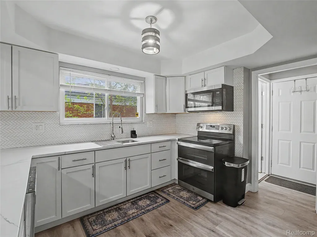 2419 Fox Hill Drive Sterling Heights City MI 48310