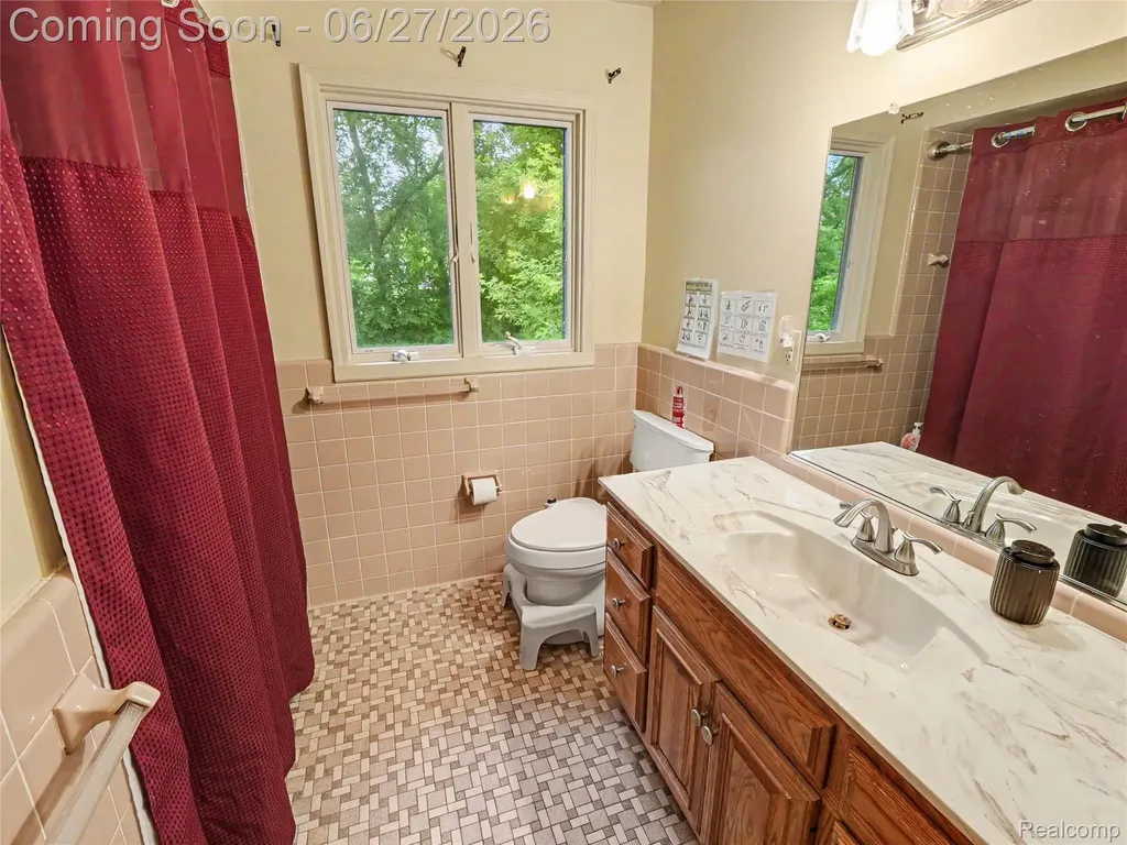 8614 Meadowland Court York Charter Township MI 48176