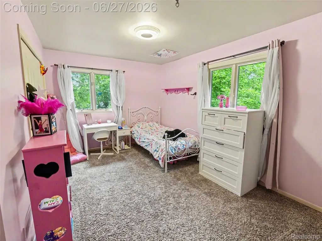 8614 Meadowland Court York Charter Township MI 48176
