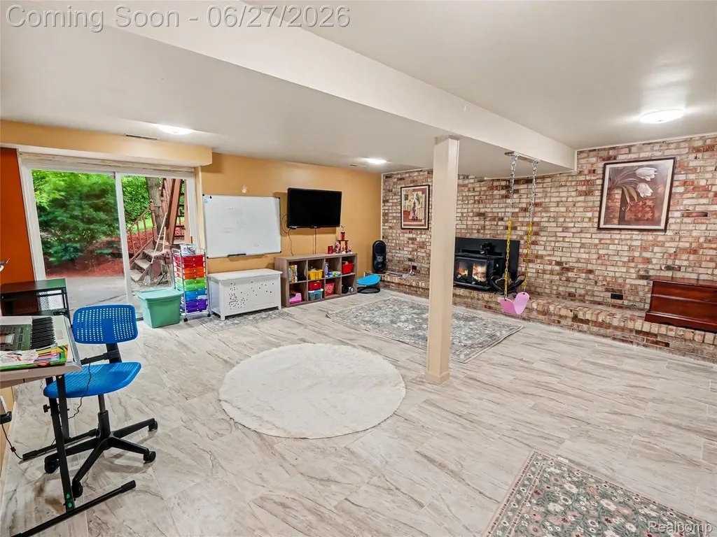 8614 Meadowland Court York Charter Township MI 48176