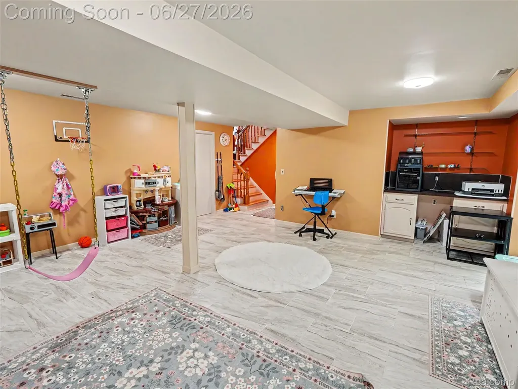 8614 Meadowland Court York Charter Township MI 48176