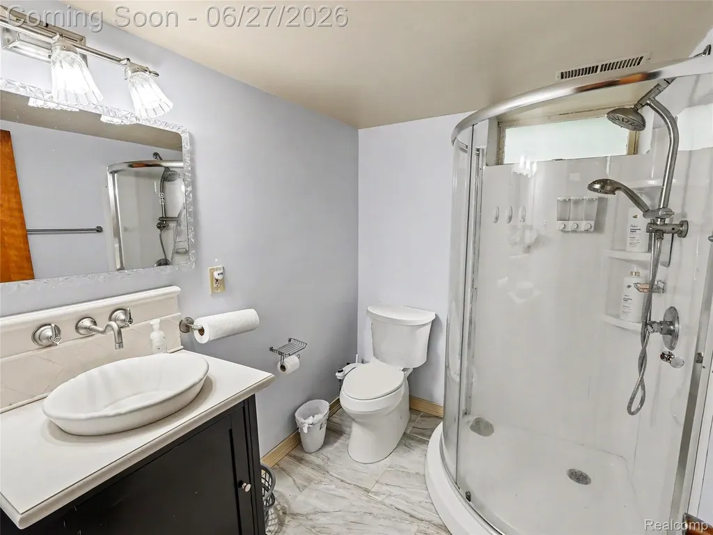 8614 Meadowland Court York Charter Township MI 48176