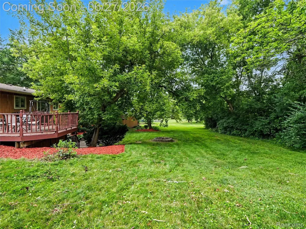 8614 Meadowland Court York Charter Township MI 48176
