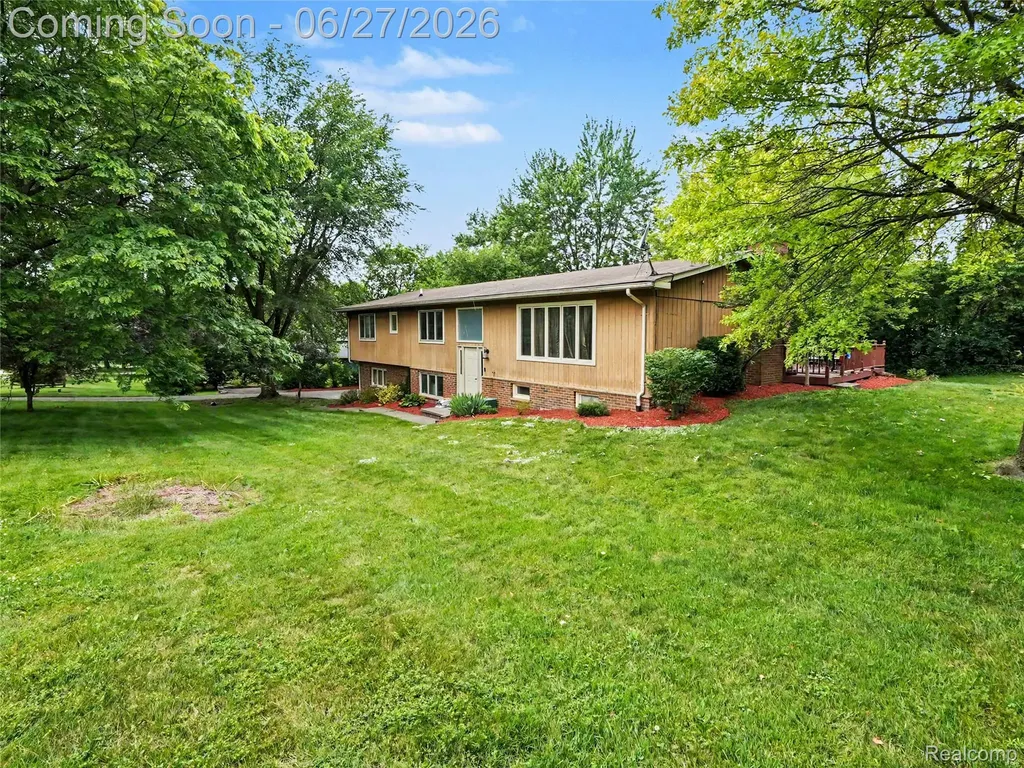 8614 Meadowland Court York Charter Township MI 48176