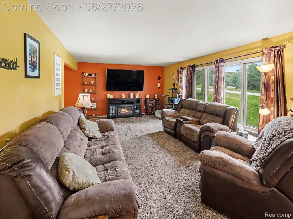 8614 Meadowland Court York Charter Township MI 48176