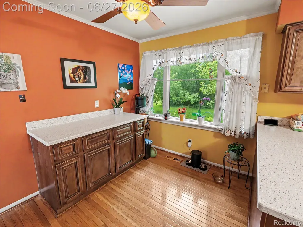 8614 Meadowland Court York Charter Township MI 48176