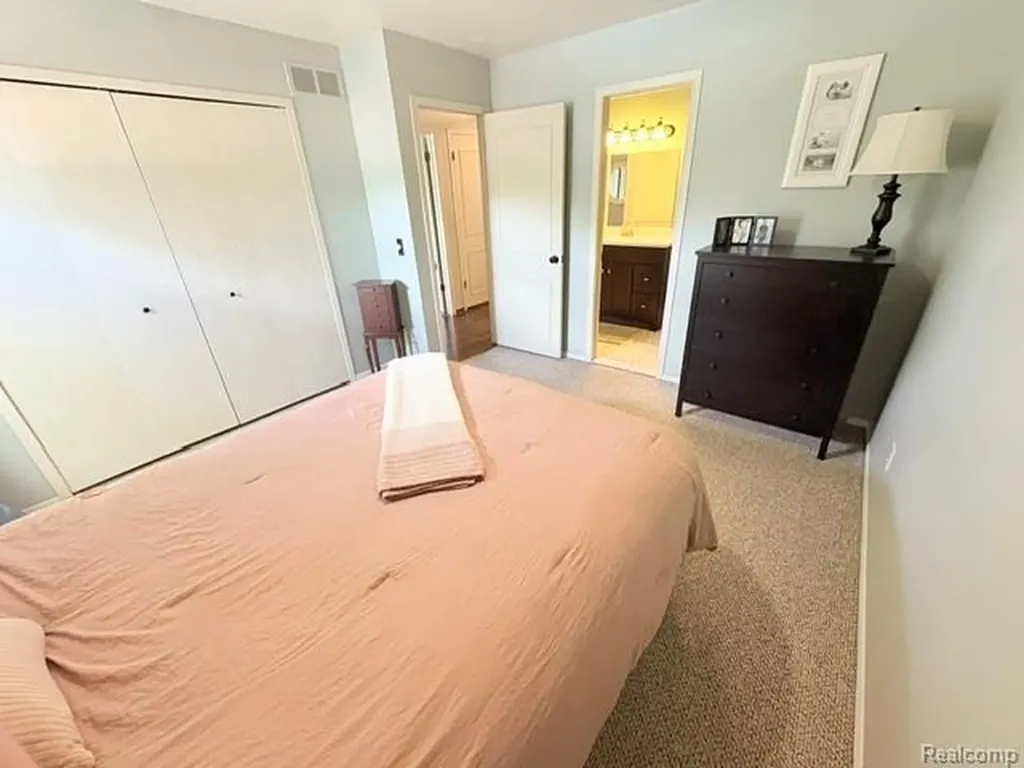 38726 Golfview Drive E Clinton Charter Township MI 48038