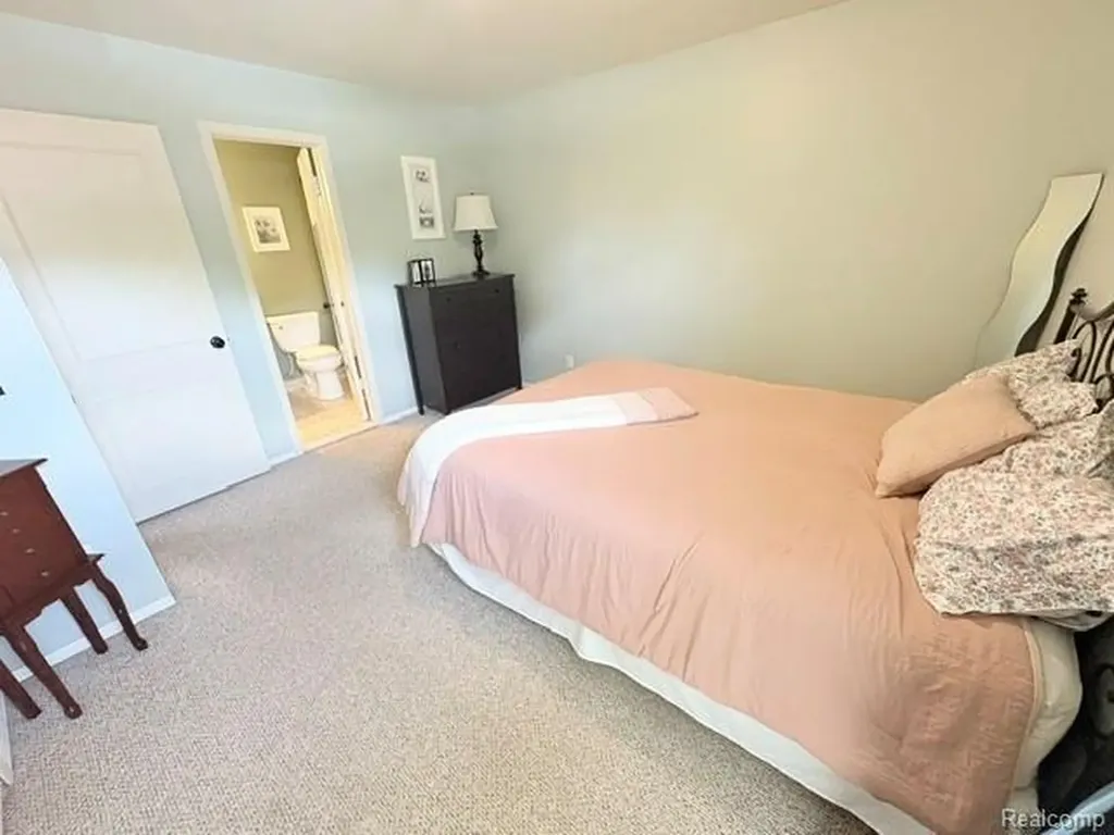 38726 Golfview Drive E Clinton Charter Township MI 48038