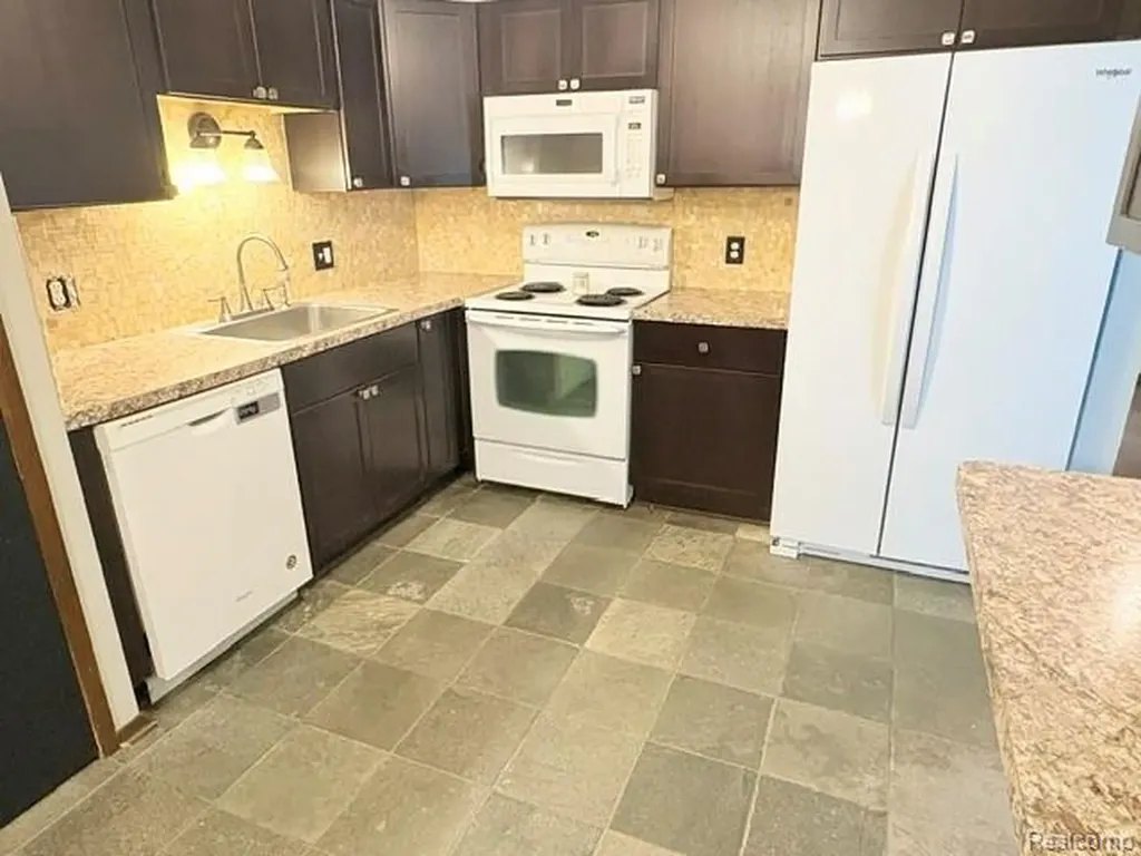 38726 Golfview Drive E Clinton Charter Township MI 48038