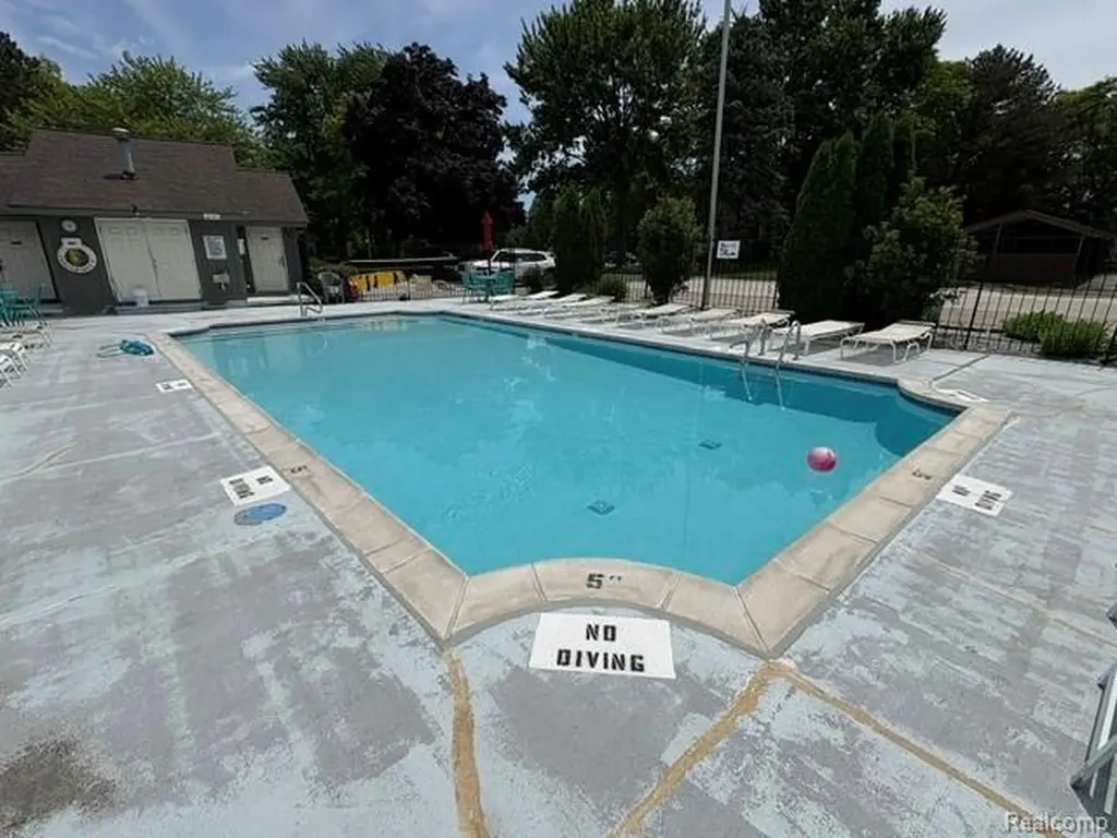 38726 Golfview Drive E Clinton Charter Township MI 48038