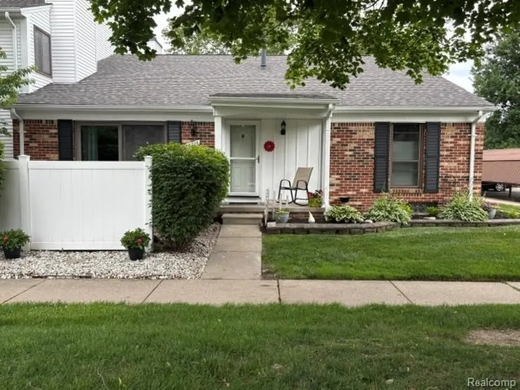 38726 Golfview Drive E Clinton Charter Township MI 48038