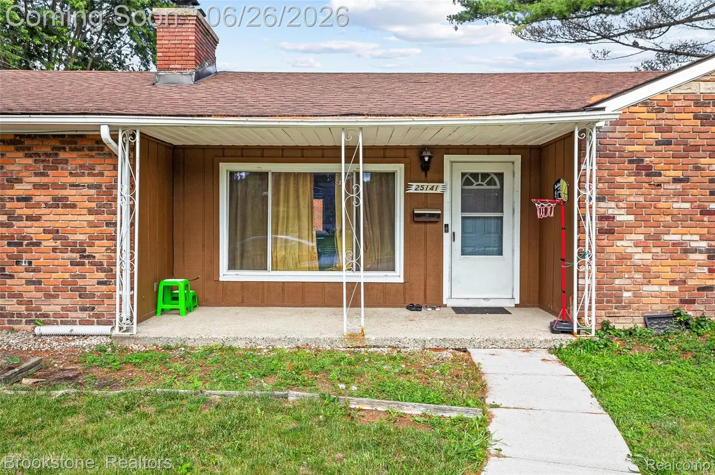 25141 Burt Center Line City MI 48015
