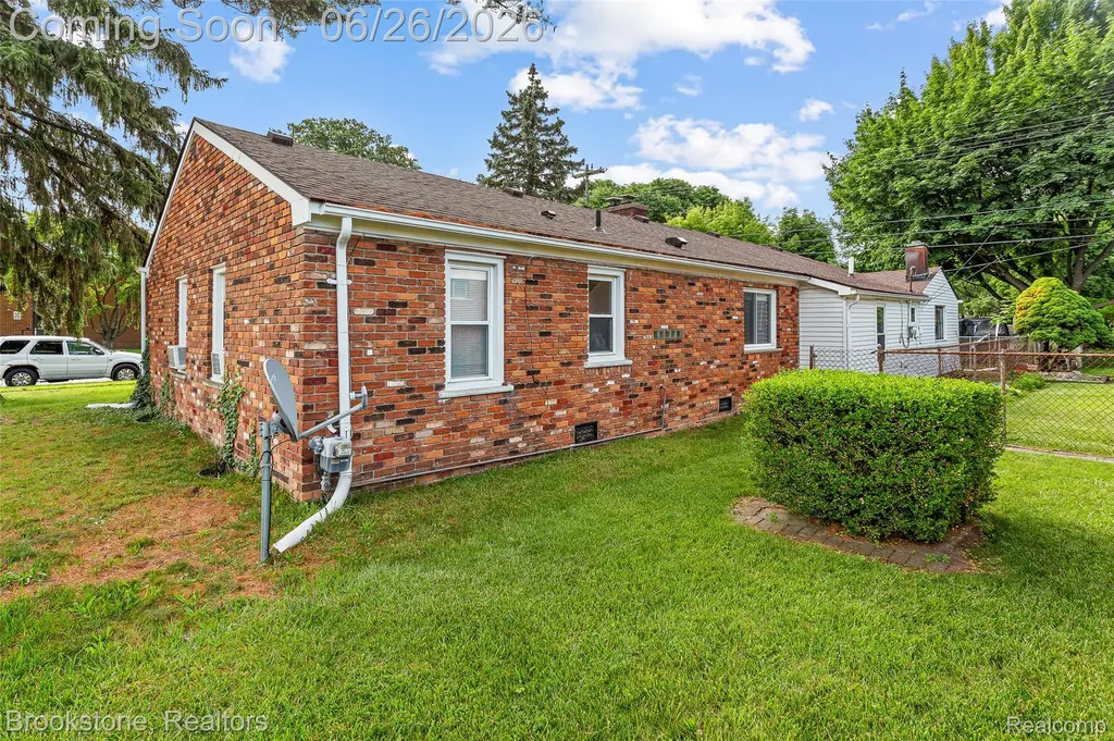 25141 Burt Center Line City MI 48015