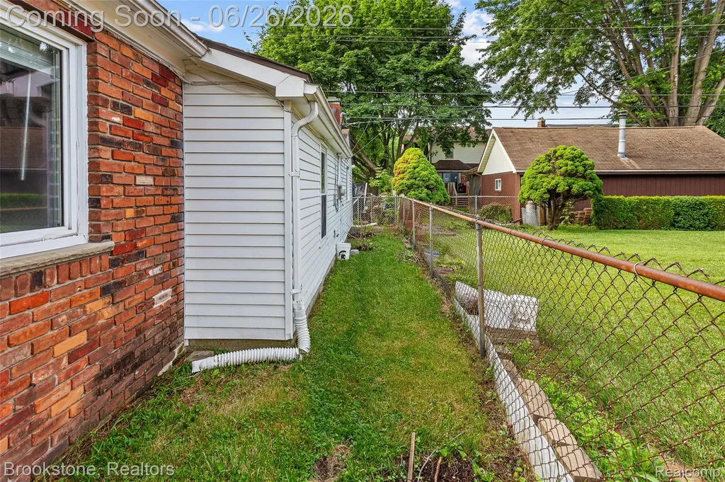 25141 Burt Center Line City MI 48015
