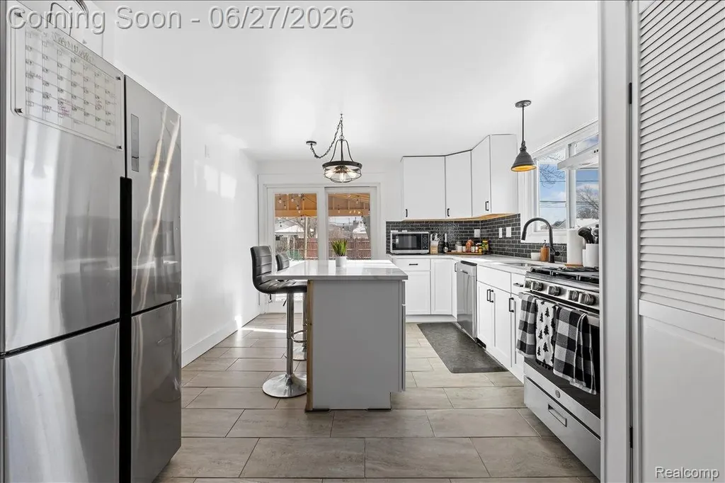 27116 Delton Street Madison Heights City MI 48071