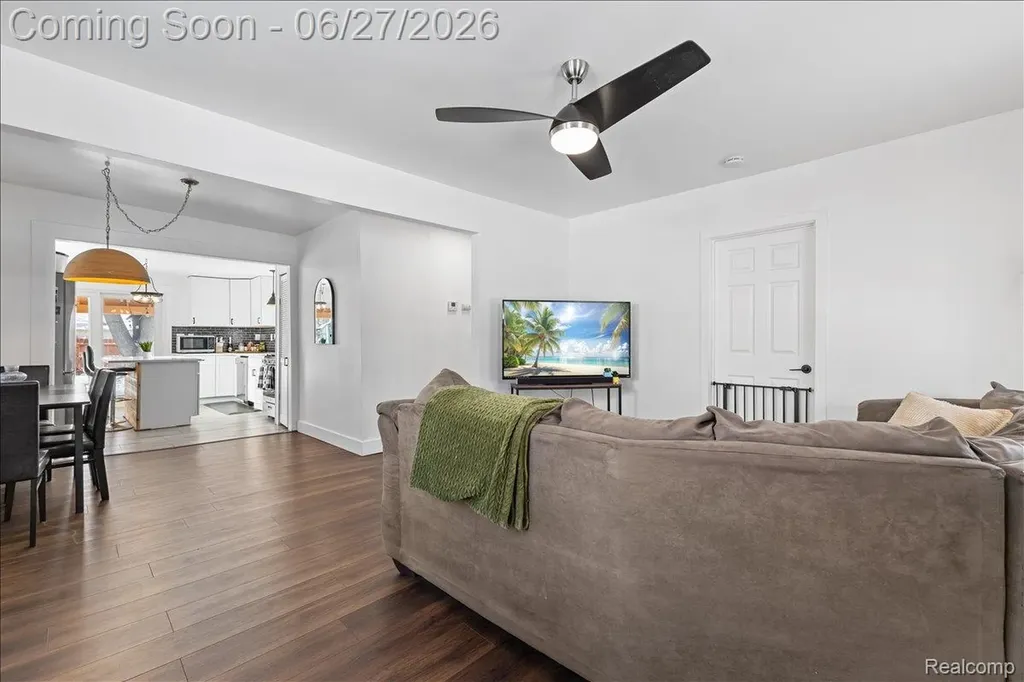 27116 Delton Street Madison Heights City MI 48071