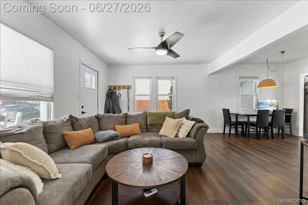 27116 Delton Street Madison Heights City MI 48071