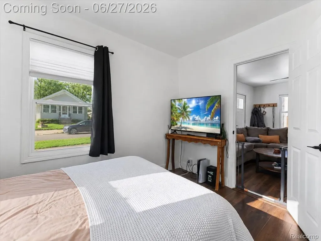 27116 Delton Street Madison Heights City MI 48071