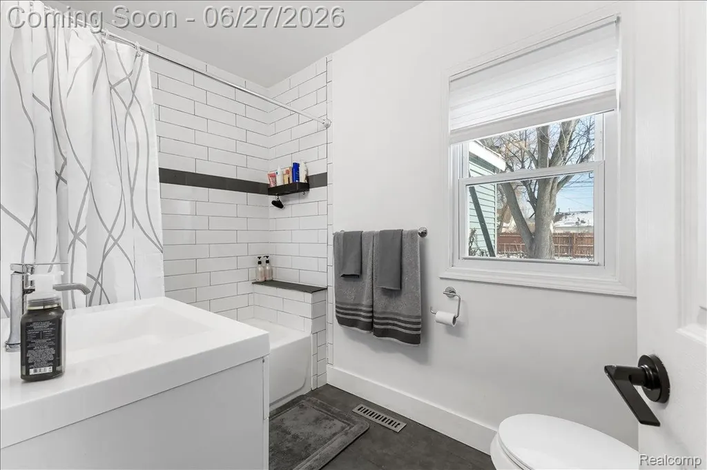 27116 Delton Street Madison Heights City MI 48071