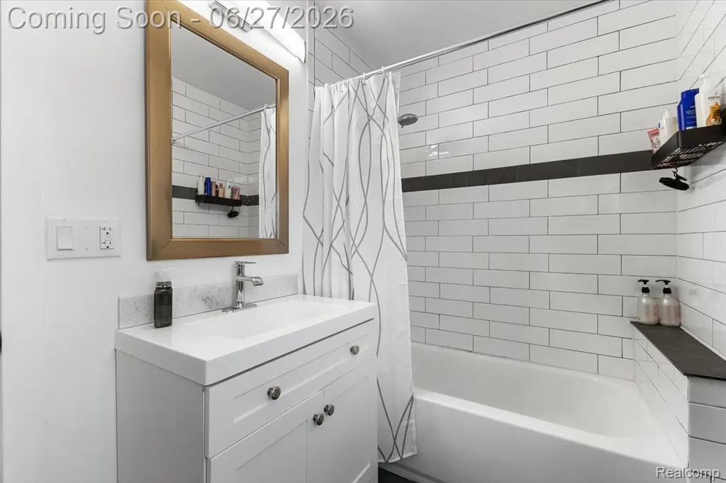 27116 Delton Street Madison Heights City MI 48071