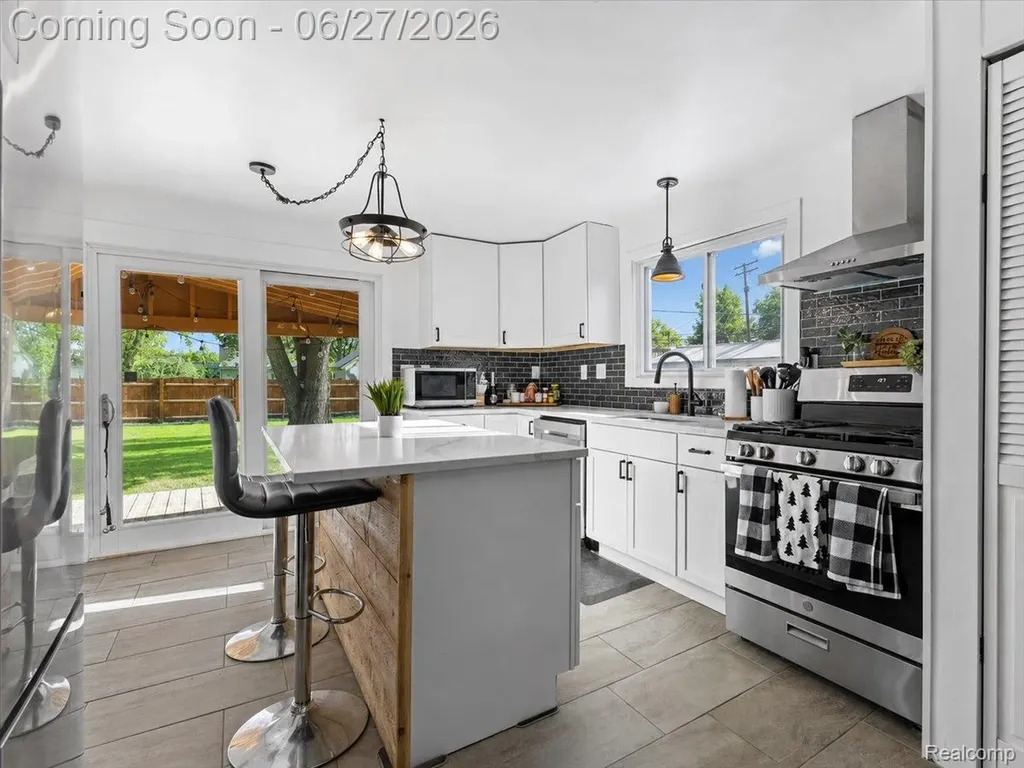 27116 Delton Street Madison Heights City MI 48071