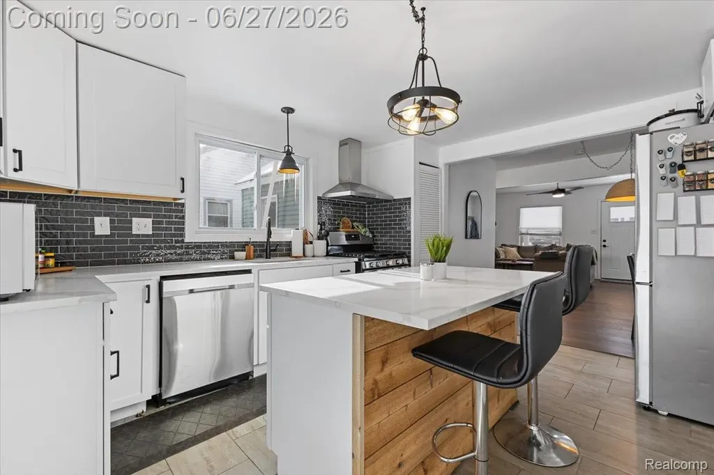 27116 Delton Street Madison Heights City MI 48071