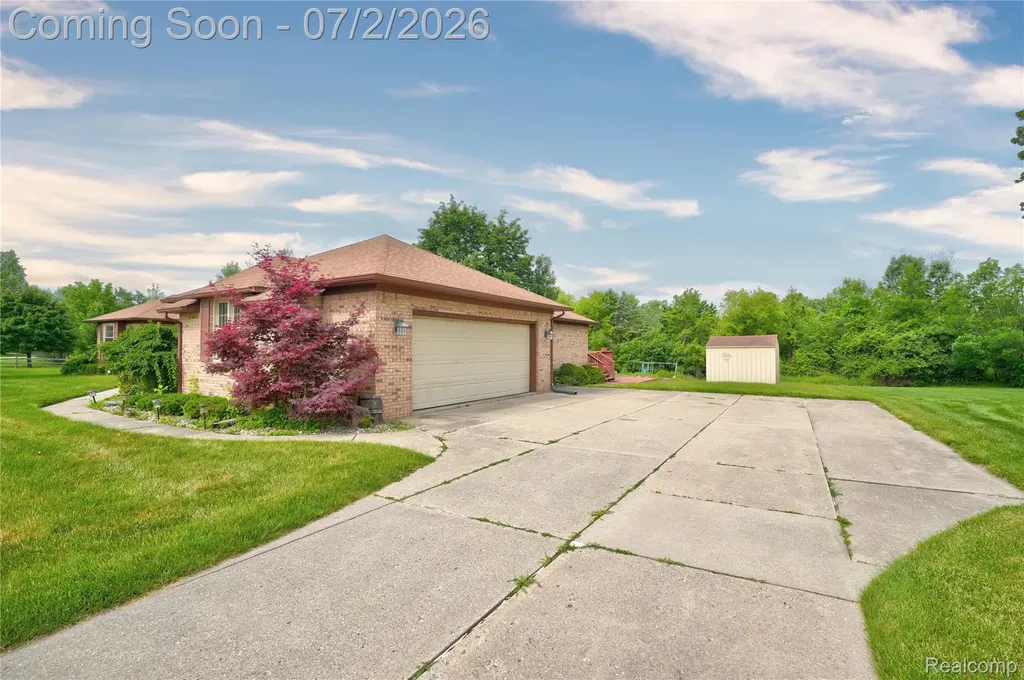 1225 Old Timber Trail Flint Charter Township MI 48532
