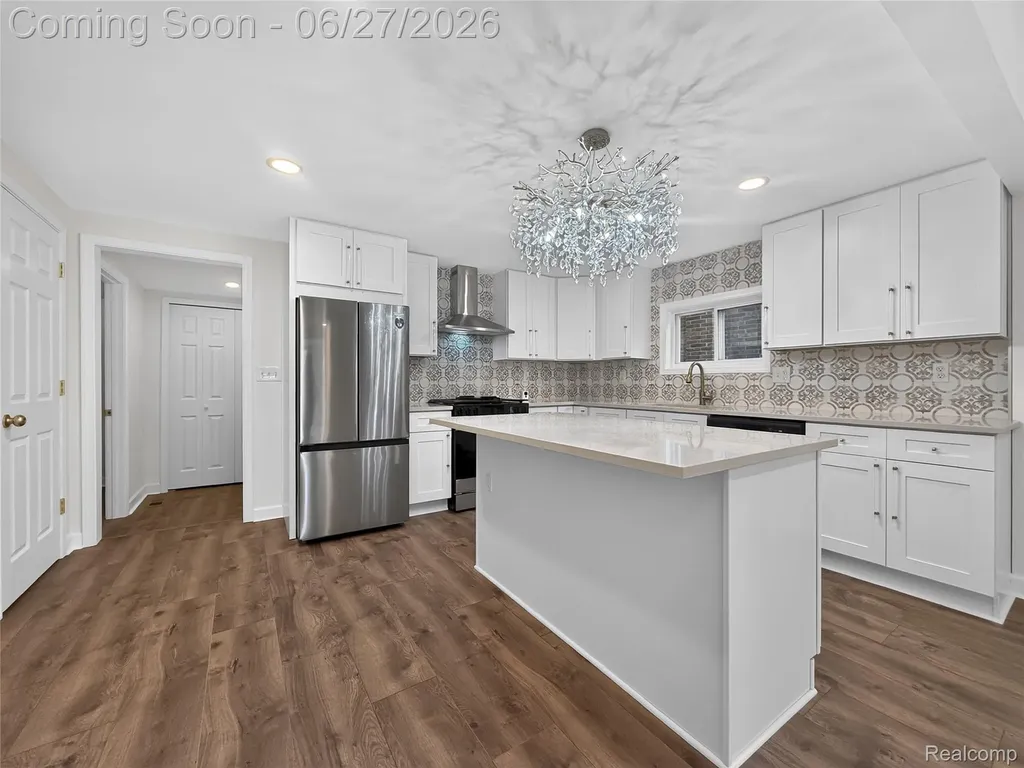 8512 Fisher Avenue Warren City MI 48089