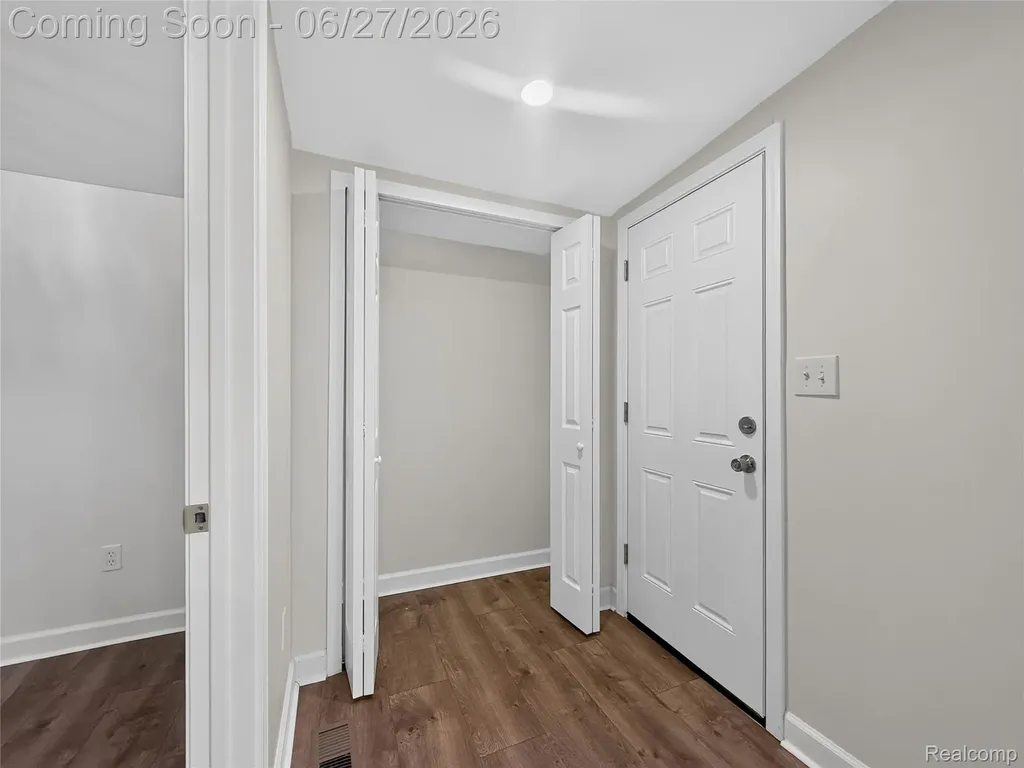 8512 Fisher Avenue Warren City MI 48089
