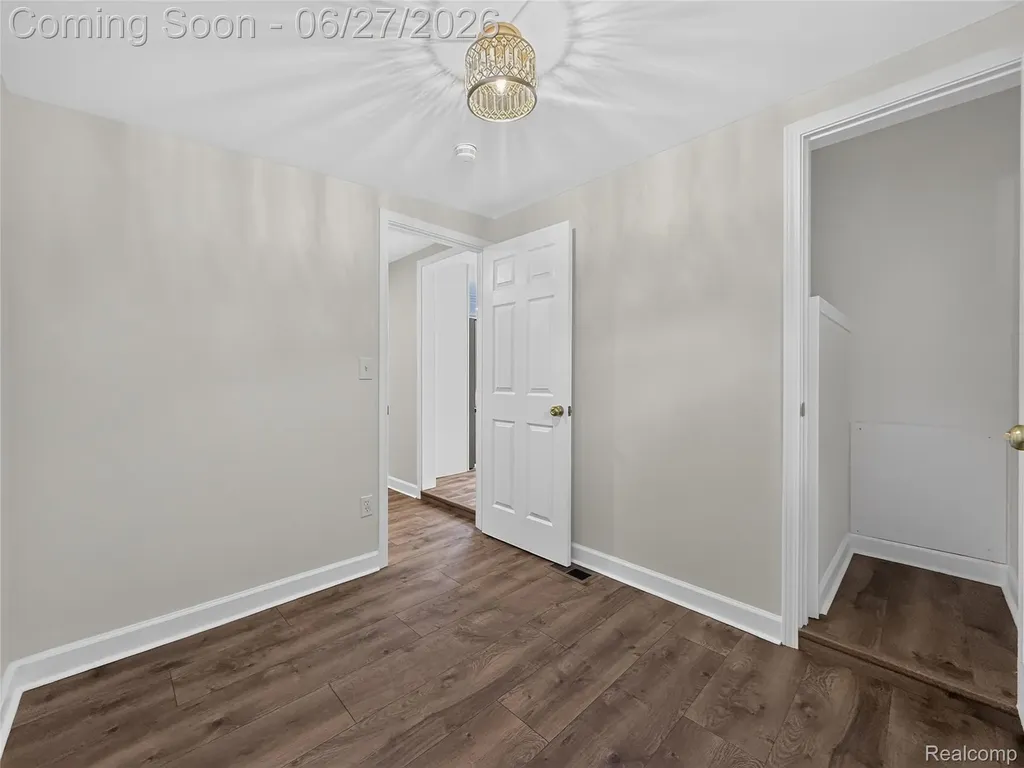 8512 Fisher Avenue Warren City MI 48089