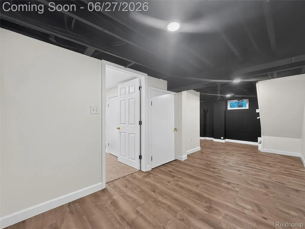 8512 Fisher Avenue Warren City MI 48089