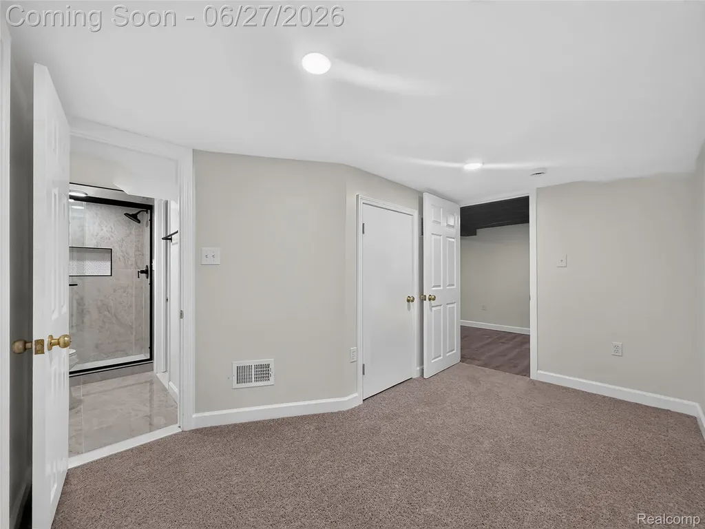 8512 Fisher Avenue Warren City MI 48089