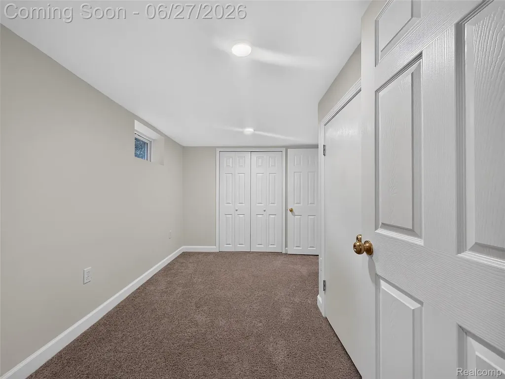 8512 Fisher Avenue Warren City MI 48089