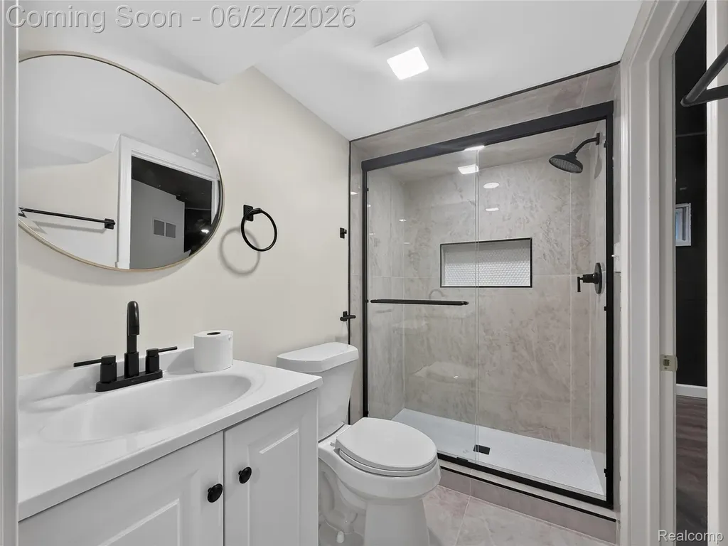 8512 Fisher Avenue Warren City MI 48089