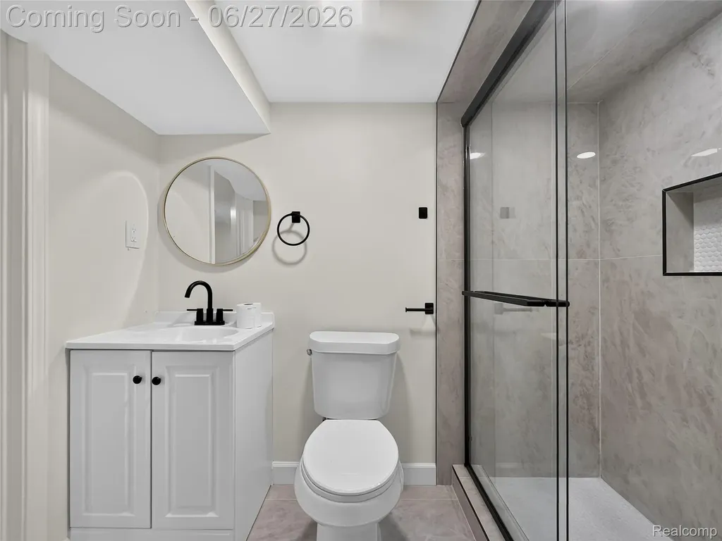8512 Fisher Avenue Warren City MI 48089