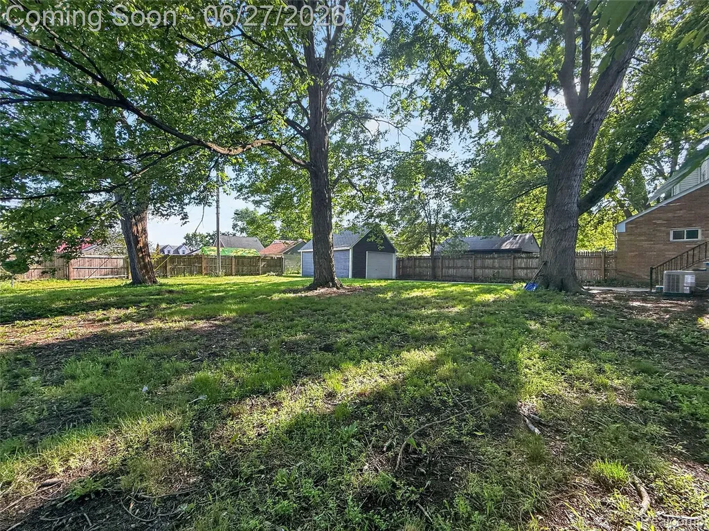 8512 Fisher Avenue Warren City MI 48089