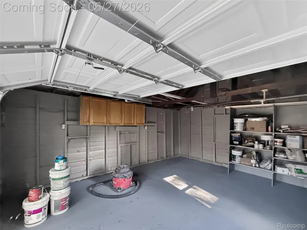 8512 Fisher Avenue Warren City MI 48089