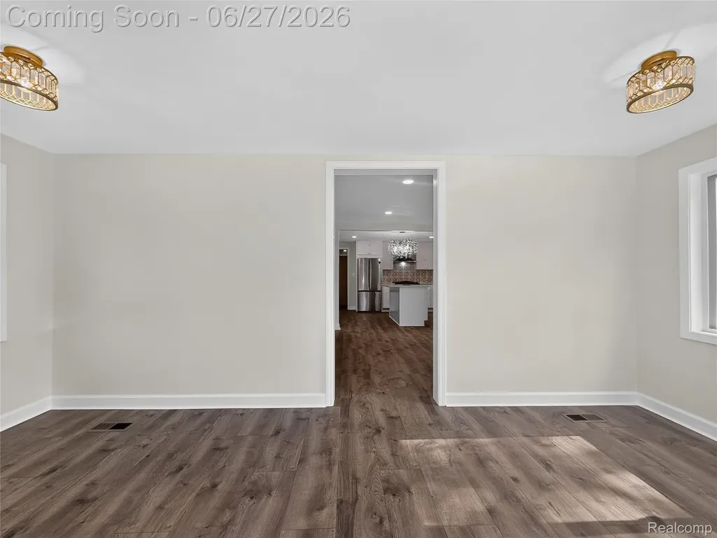 8512 Fisher Avenue Warren City MI 48089