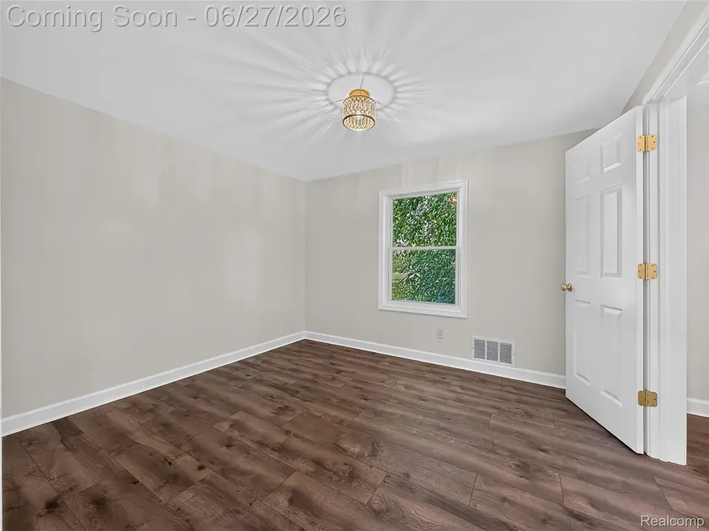 8512 Fisher Avenue Warren City MI 48089