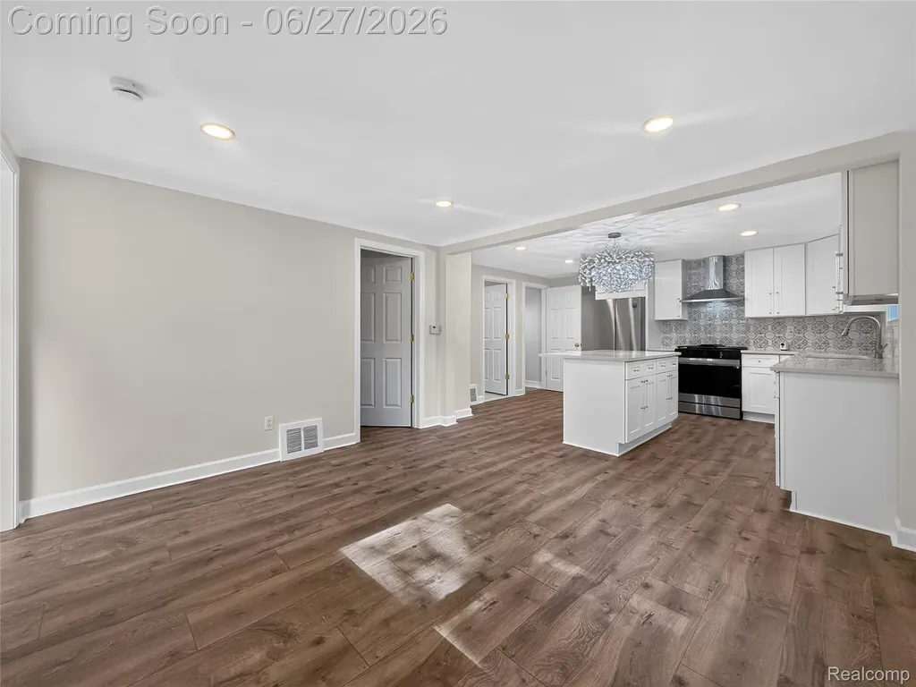 8512 Fisher Avenue Warren City MI 48089