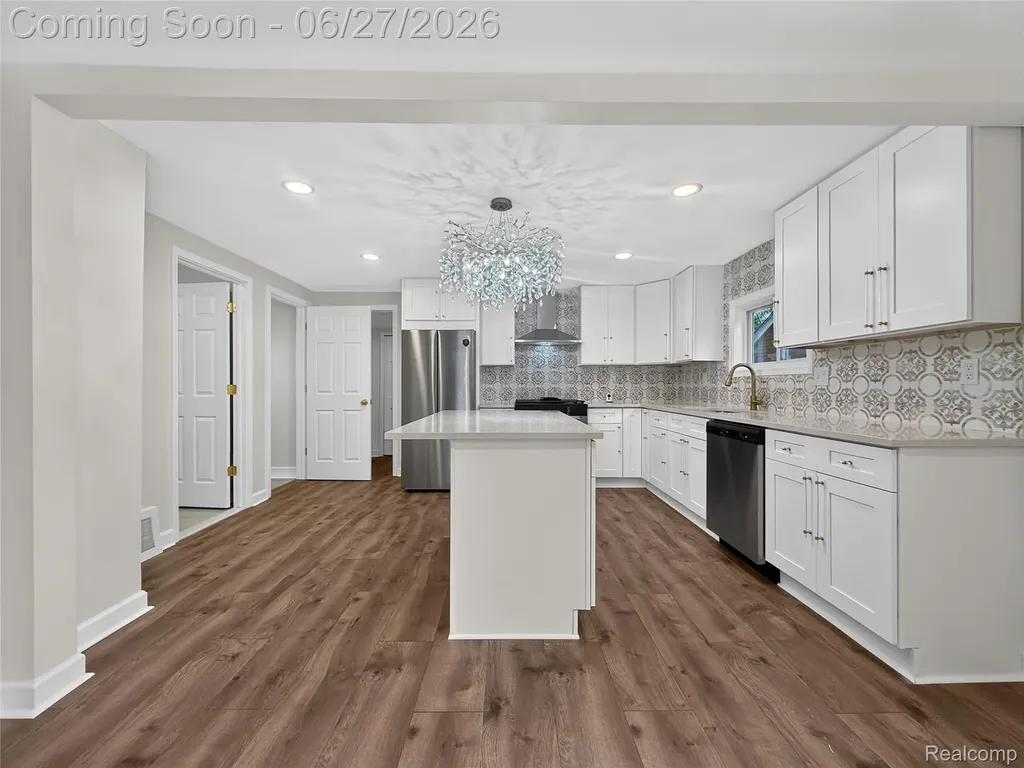 8512 Fisher Avenue Warren City MI 48089