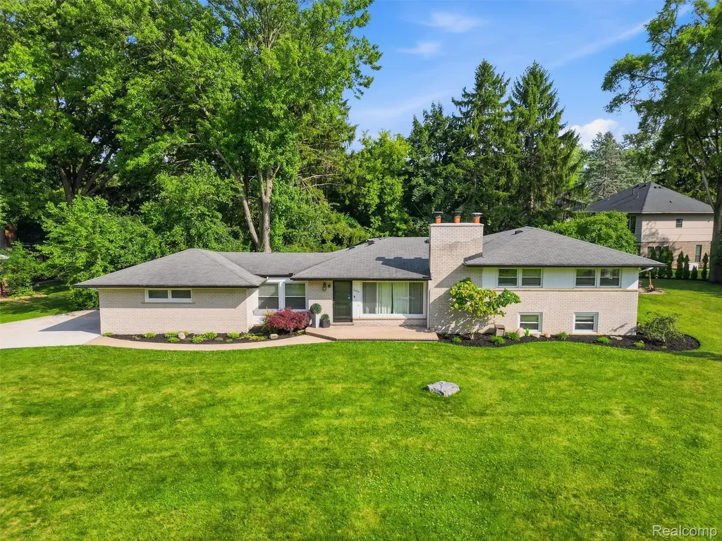 24741 Tudor Lane Franklin Village MI 48025