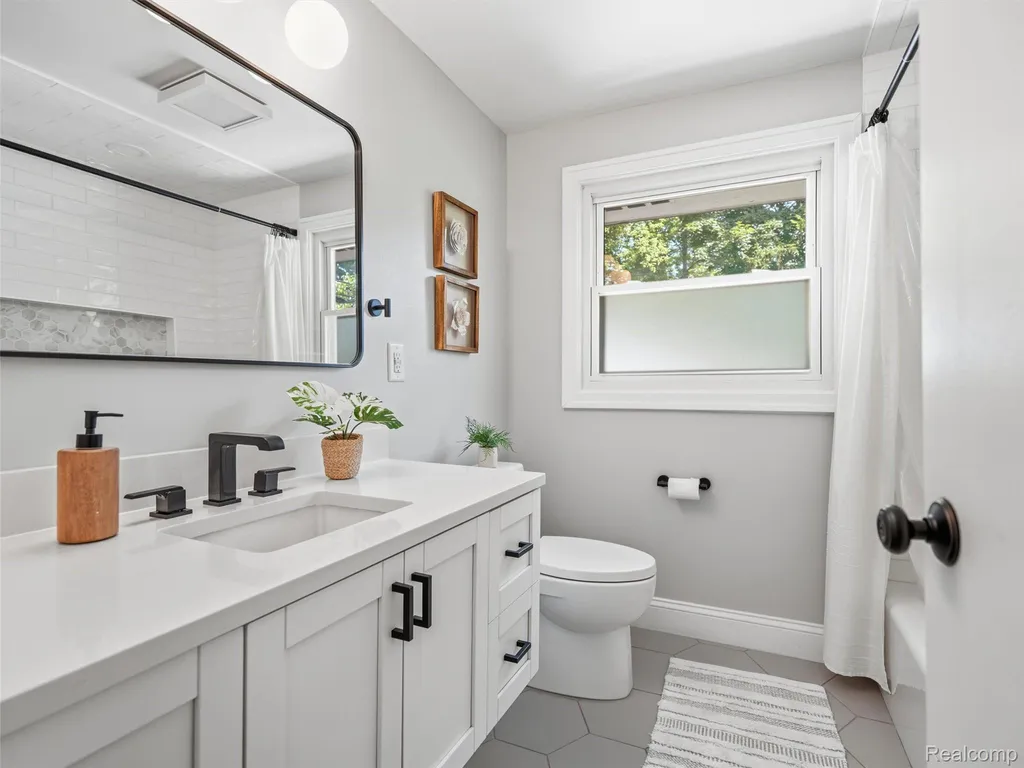 24741 Tudor Lane Franklin Village MI 48025
