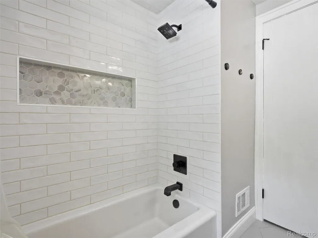 24741 Tudor Lane Franklin Village MI 48025