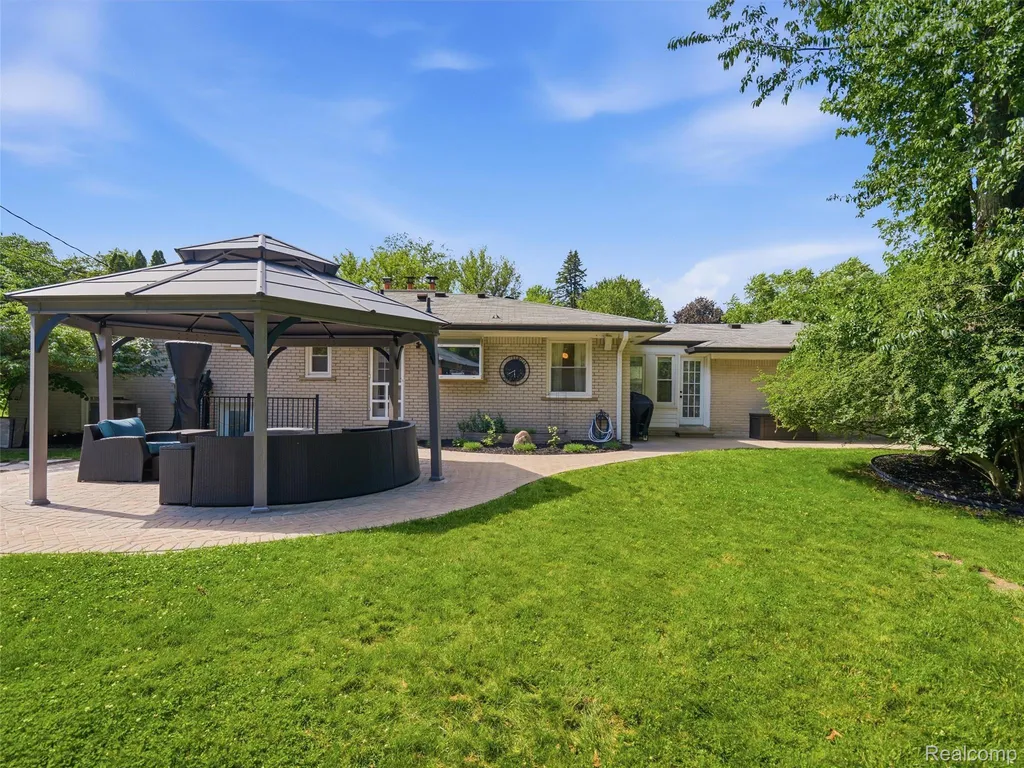 24741 Tudor Lane Franklin Village MI 48025