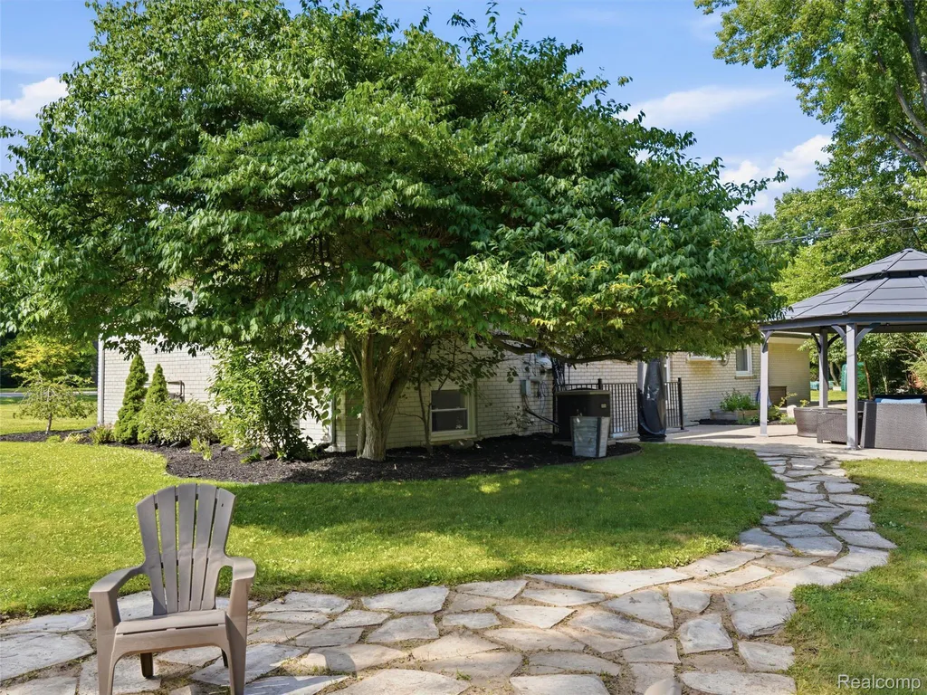 24741 Tudor Lane Franklin Village MI 48025