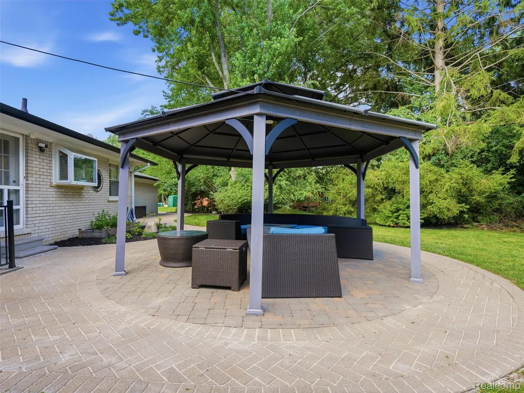 24741 Tudor Lane Franklin Village MI 48025