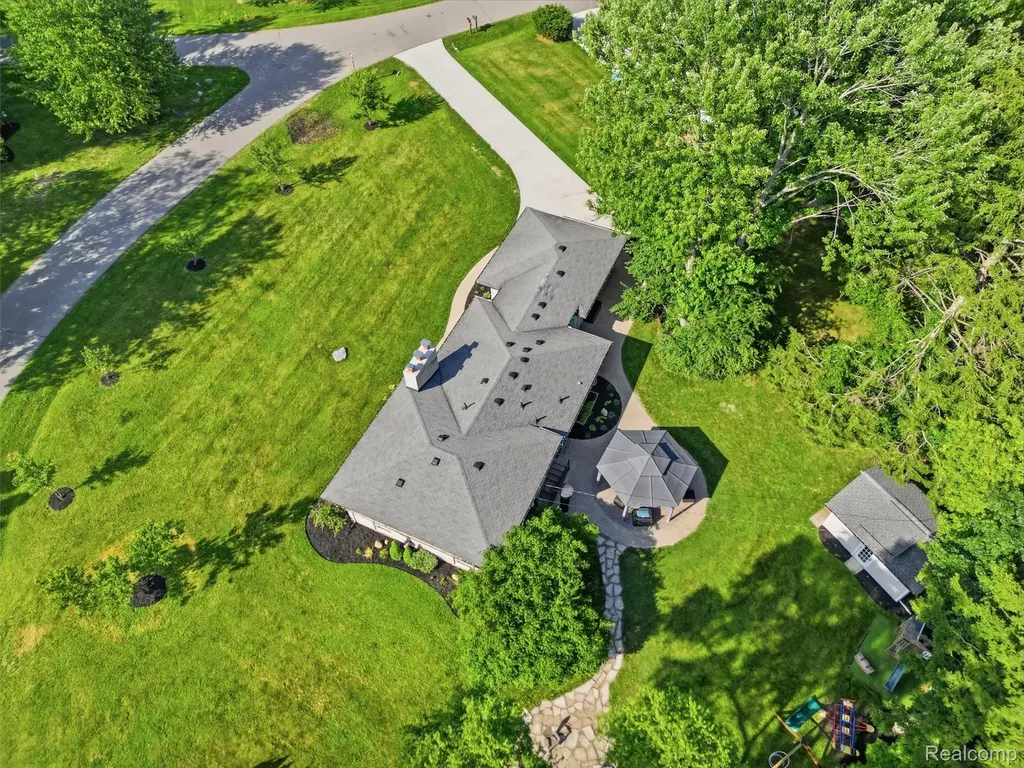 24741 Tudor Lane Franklin Village MI 48025