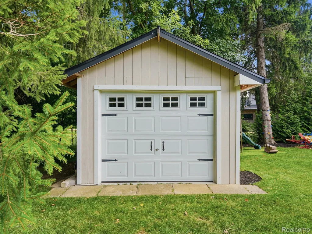 24741 Tudor Lane Franklin Village MI 48025