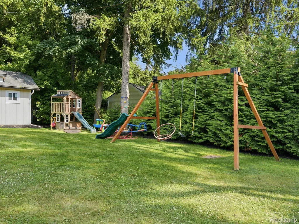 24741 Tudor Lane Franklin Village MI 48025